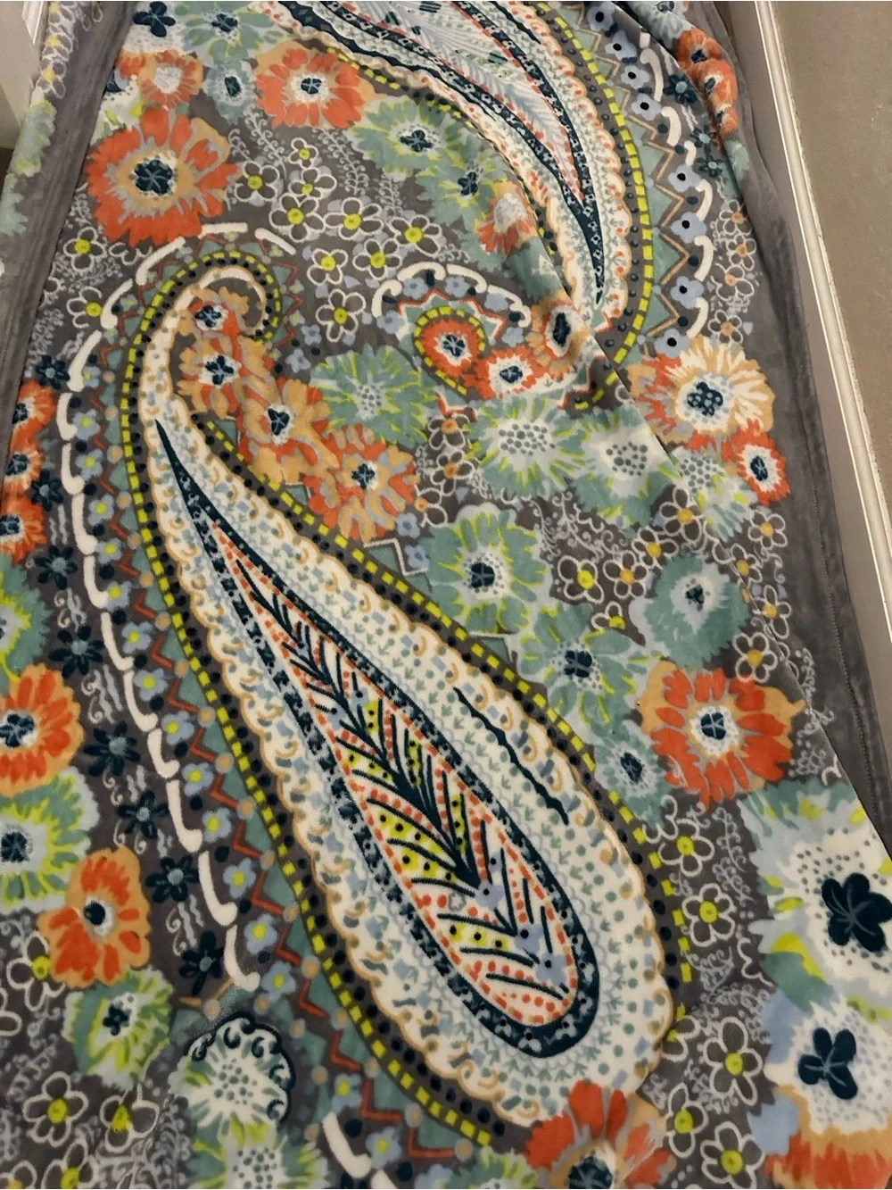 Vera Bradley Plush Robe in Light Gray